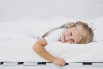 Fiecare în patul lui